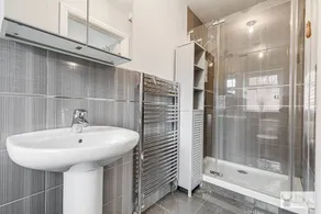Silver Stag Properties Large 4 bed Property - Image 5