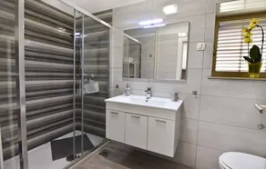 Feriebolig med to badeværelser og to airconditionanlæg - Image 2