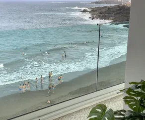 Nice apartment on the beach with a large terrace facing the sea - Image 2