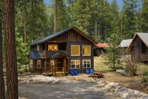 Just Plain Getaway 3 Bedroom Home by NW Comfy Cabins by RedAwning - Image 5