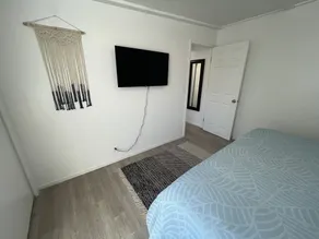 Coastal Delight - Blocks from the beach - Image 5