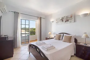 Holiday Home \"Villa Catarina\" with Pool & Wi-Fi - Image 4
