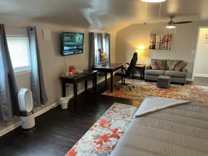 Scenic hiking in Cuyahoga Valley National Park! 3BR house, central air & laundry - Image 3