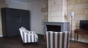 Di fronte a Saint-Emilion, su un fiume, i vigneti di Bordeaux - Image 2
