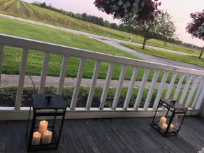 Tony und Rose's Vineyard Cottage mit Blick auf Debevc Farms und Debonne Vineyards - Image 3