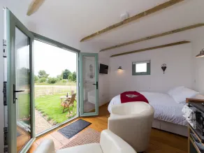 1 bedroom accommodation in Wootton Bridge - Image 4