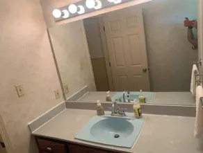 4 bedrooms 2 bathroom with 10  guests city center double kitchen - Image 5
