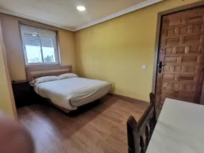 Hostal Buitrago - Double room 7 with private bathroom - Image 3