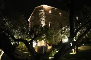 Zwischen Oliven und Rosen: Rückzugsort in einem Schloss aus dem 13. Jahrhundert - Image 5