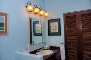 Cozy Two Twin Bed Suite - Image 3