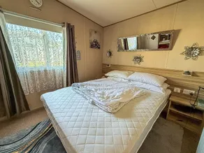 Lovely 6 Berth Caravan With Decking To The Side In Heacham Ref 21040E - Image 4