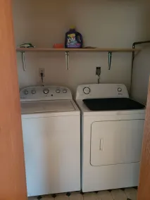 One Mile from Airport!!   3 Bedroom Lodge Sleeps 5 to 7 - Image 2