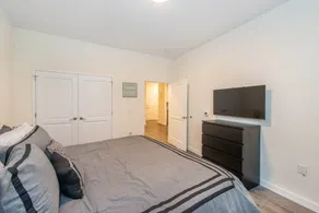 Beautiful Luxury Apartment in Downtown Bound Brook - Image 5