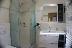 Villa Karola Ferienwohnung 06 mit Sauna- und Schwimmbadnutzung im AHOI Erlebnisbad Sellin - Image 2