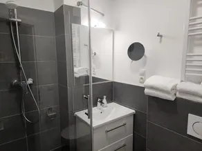 Davin City Aparments - Self-Check-In - Image 3