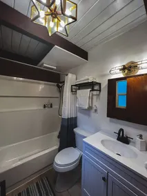Cozy Cabin with 8 minute walk to the beach! - Image 3
