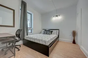 Trendy 2B, Minutes from DowntownToronto,by the Lake. Ideal for Long Term Stays! - Image 4