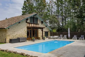 Tranquil farmhouse property with private pool - Image 4