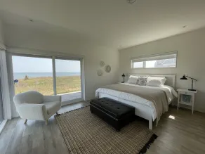 Ocean Front, Modern Cottage With Access To Cove- Minutes to Victoria By The Sea - Image 4