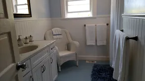 Ferndale BluffHouse --  Farm House sleeps 9; 10 acre former dairy - Image 4