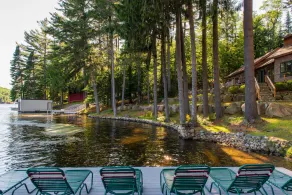 Relaxing Luxury Lakefront Stay - Short walk to Town, Water Safari & Dining. - Image 5