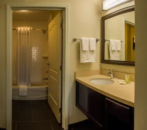 2 Bedroom | Free Daily Breakfast. Indoor Pool. - Image 3