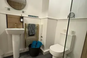 2 Bed-sleeps 3-parking-town Centre - Image 3