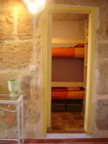 Maison troglodyte classée 3* en Provence, atypique avec vue sur l'Etang de Berre - Image 4