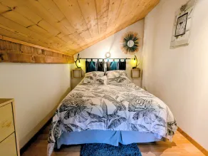 Cozy 2-Bed Rental with Mountain Views, Private Terrace, and Nearby Waterfalls - Image 4