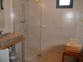 Ammobiliato turistico 4 * per 2-3 persone, piscina e vista sul Luberon - Image 3