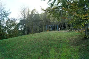 Detached and spacious house with large garden - Image 2