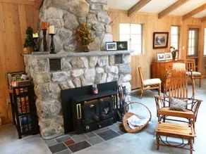 Quiet Cottage in Historic Lakeside Village - Image 2