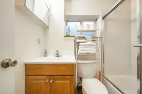 Downtown Private 2 BDRM 1 BTH - Image 4