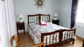 Villa tout confort, 1300 m2 de terrain cloturé et arboré - Image 5