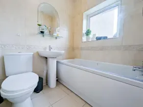 Central Home in Portsmouth Sleeps 8 - Image 2