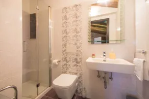 Fully fenced, private pool, completely air-conditioned, pet friendly - Image 2