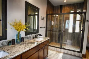 Exquisite Lake Tenkiller Home Away from Home - Image 3