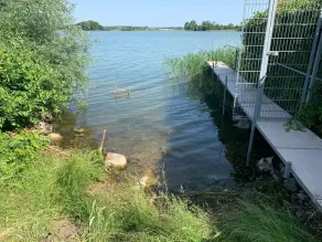 Bungalow by the lake - Image 4