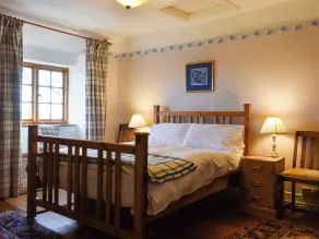 Perfect for couples and familes to come and enjoy the local area. - Image 5