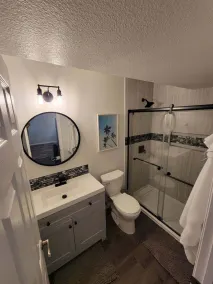 Lakefront Parkview Bay 3BR/2bath Condo, 3 Pools - Image 4