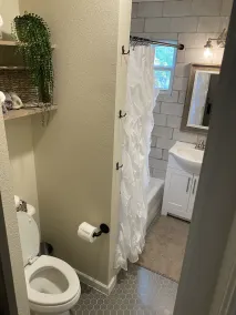 Newly remodeled home just minutes from Galveston - Image 3