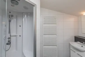 Casa da ilha completa e popular com chuveiro a vapor. Há uma cerca com chave entre o jardim et - Image 3