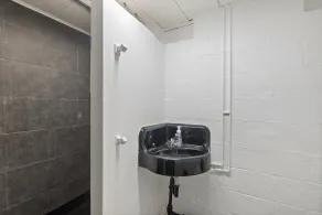 Lansing 3BR near downtown — Game room & EV garage - Image 4