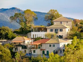 Stylishly renovated stone villa w/fantastic sea view - Image 5