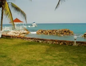 Ocho Rios Beach Resort at ChrisAnn - Image 5