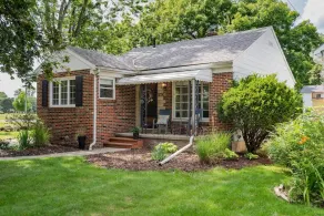 Family Home by Park, King bed, 2 Living spaces, Near Zoo, UTMC & Downtown Toledo - Image 4