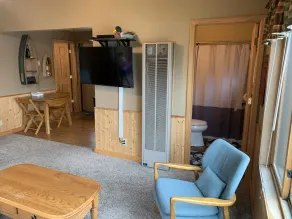 Lake Nokomis Breezy Bay Lakeside Cottage Quiet Retreat - Image 2