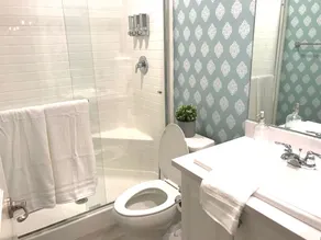 ❃Luxurious Model Home'Perfect för familjeåterhämtning'Fast Wifi❃King Beds❃ - Image 5
