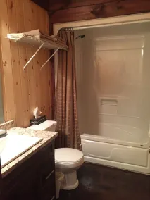 \"The Duck\" Cedar Log Home Rental - Sleeps 12!! - Image 4