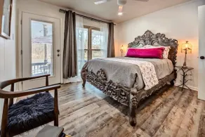 》Stunning Memphis Lake Front Home/Lakeview Escape w/ Spacious Layout!《 - Image 4